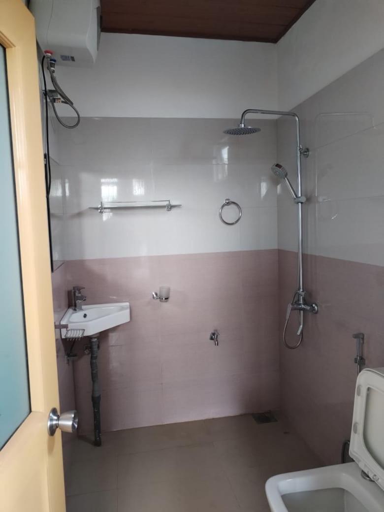 נוארה אליה Creek View Inn מראה חיצוני תמונה